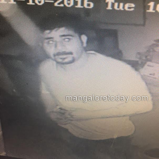 Jewelry worth 4 lakh burgled from Vaishavi Jewelers i